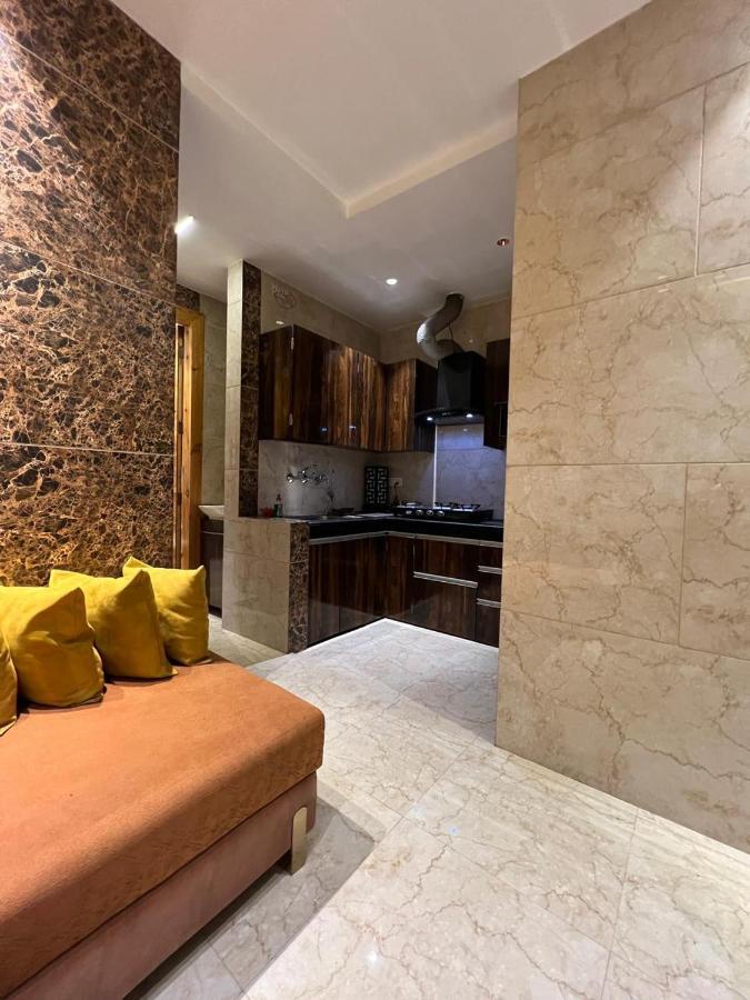 Divine Studios Rajouri Garden نيودلهي المظهر الخارجي الصورة